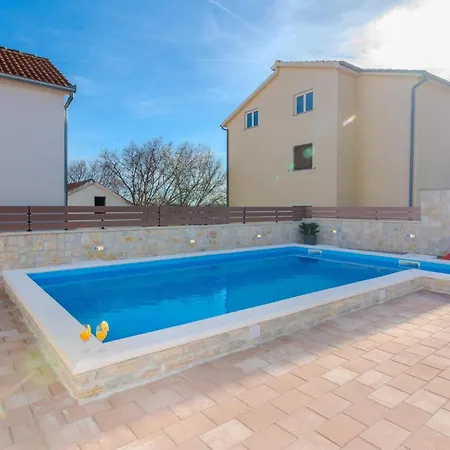 Nice In With Outdoor Swimming Pool *